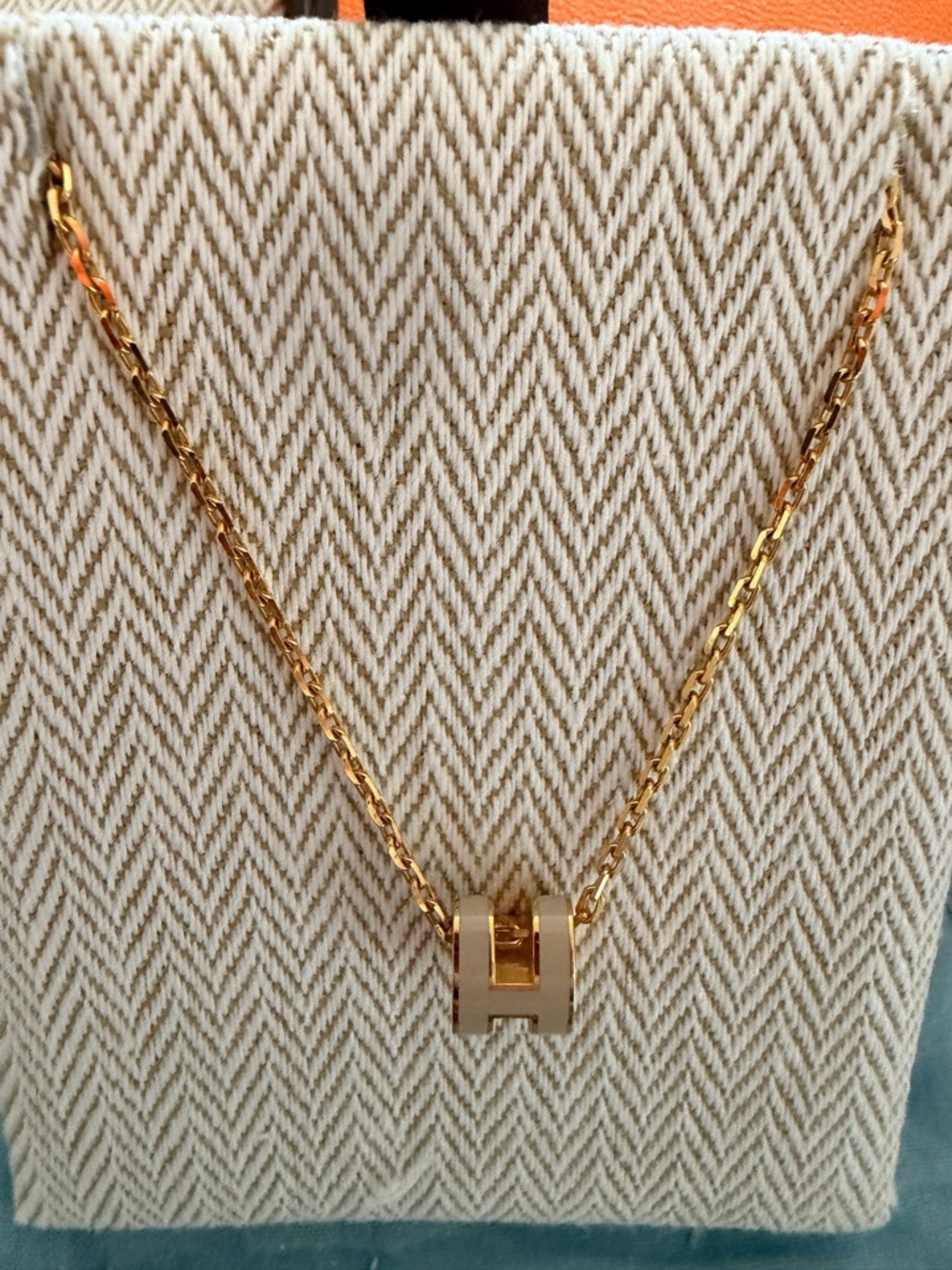 New gorgeous Hermes Gold H Pendant Necklace with Orange Box - Picture 2 of 3